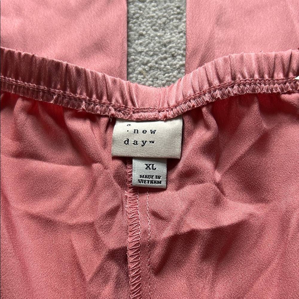 Women’s Pink Satin like Wide-Leg Pants - Picture 2 of 2